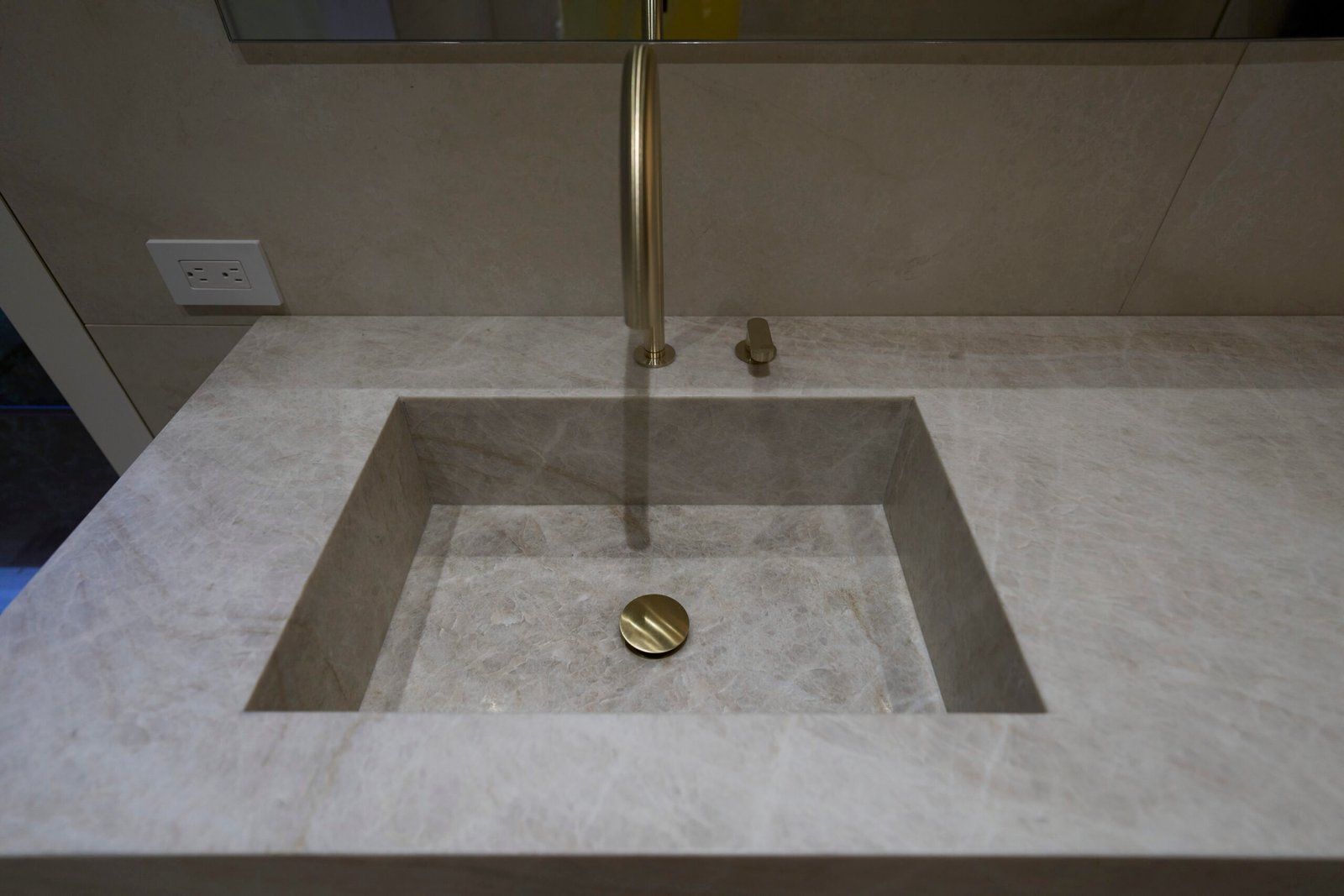 Bathroom quartzite integrated sink basin brushed gold faucet drain