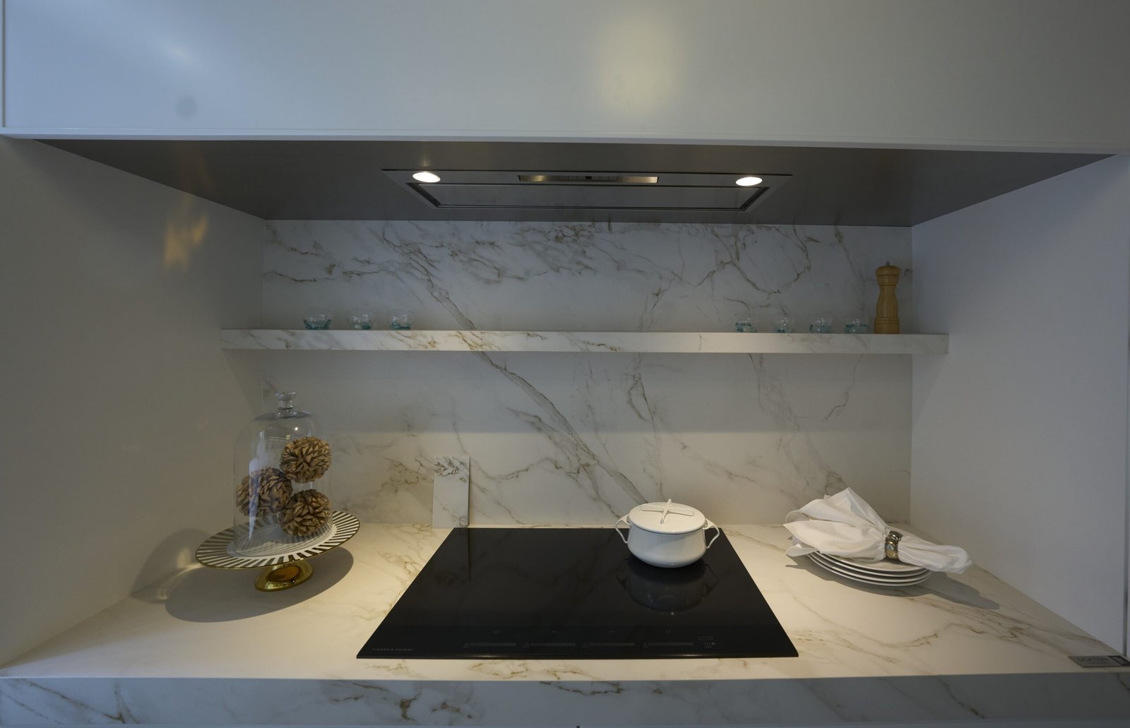 Dekton countertop backsplash floating shelf