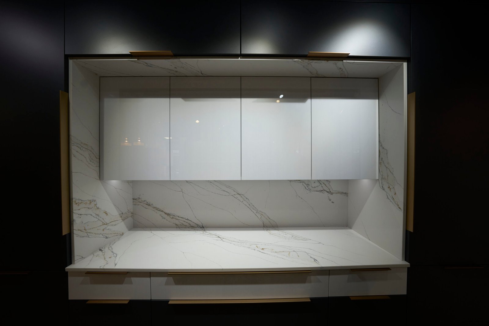 Dekton full niche surround