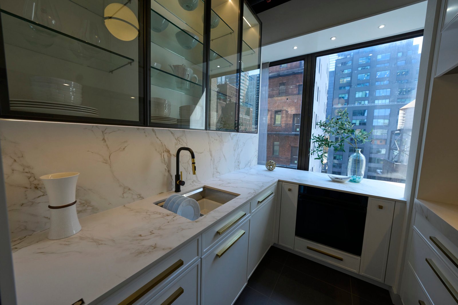 Dekton kitchen countertop backsplash gold veined