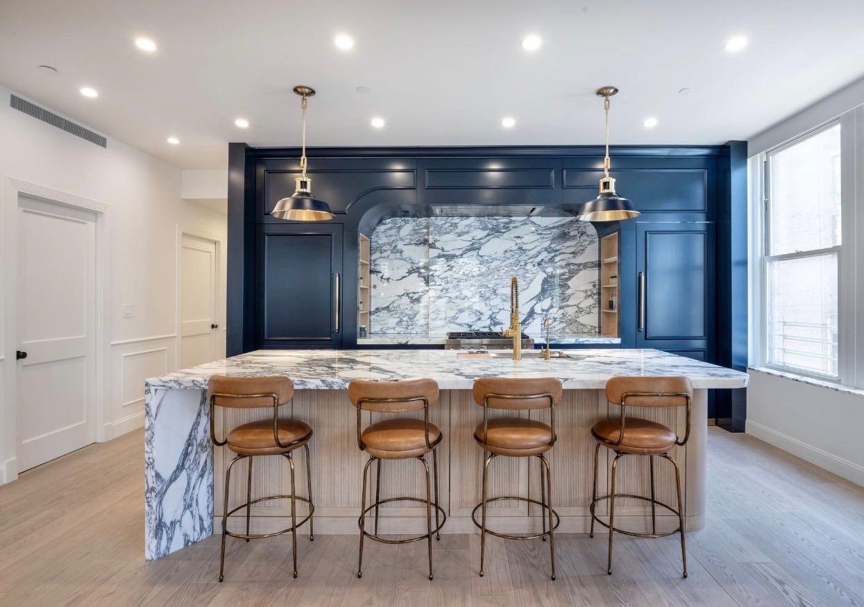 Arabescato Cerchia polished island countertop