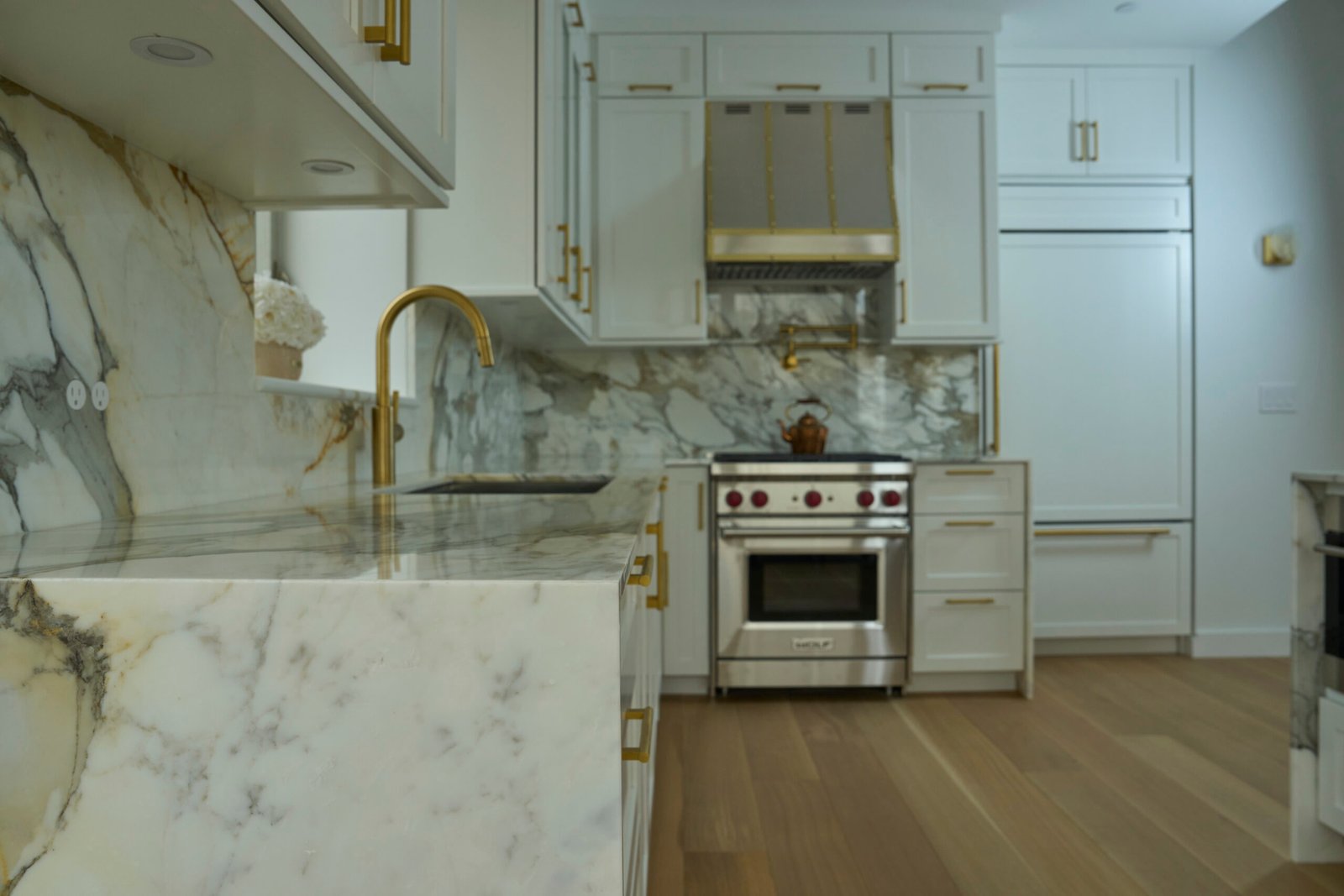 Natural stone kitchen island countertop backsplash