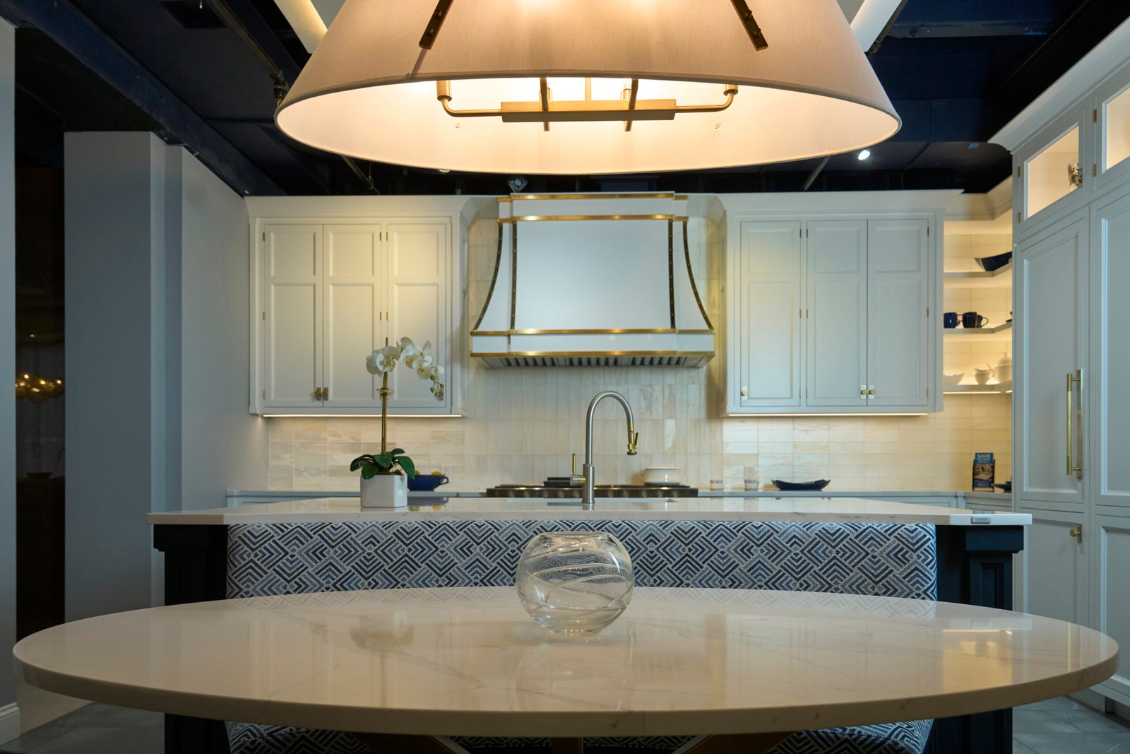 Quartz round table countertop stone backsplash